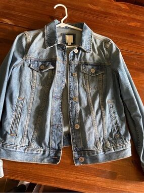 LC Lauren Conrad Light Denim Shirt Jacket in Medium Blue